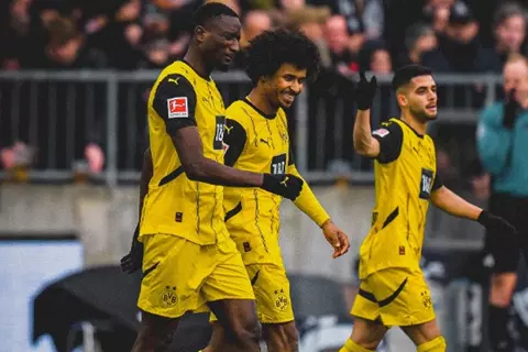 بوروسيا دورتموند يعبر سانت باولي في 8 دقائق بالدوري الألماني